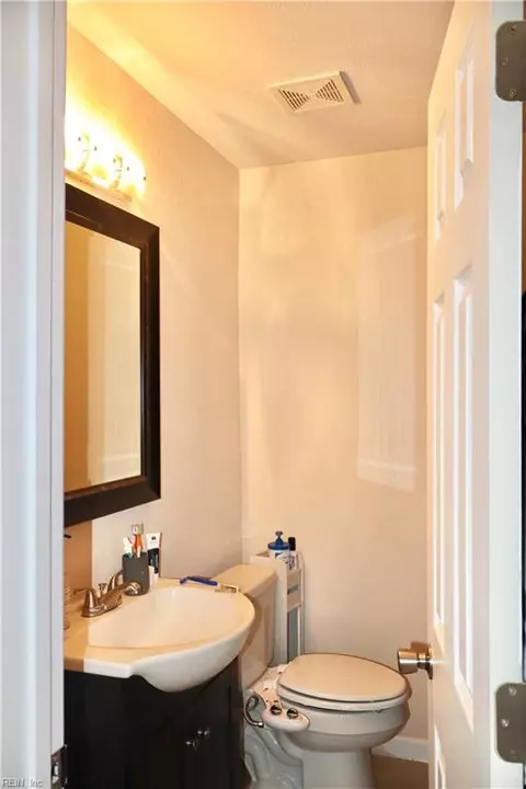 Bath - 3944 Port Road Rd, Chesapeake, VA 23321 photo 1 of 2