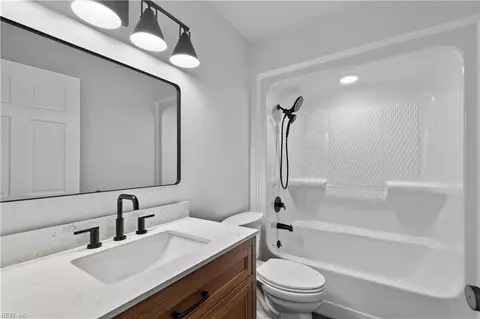 Bath - 4516 Exeter Dr, Suffolk, VA 23434 photo 3 of 7