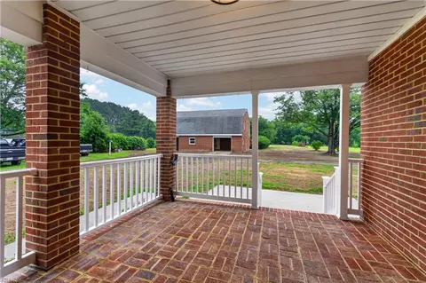Exterior - 4516 Exeter Dr, Suffolk, VA 23434 photo 5 of 9