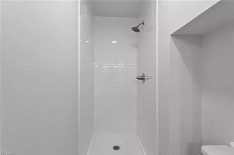 Bath - 4516 Exeter Dr, Suffolk, VA 23434 photo 7 of 7