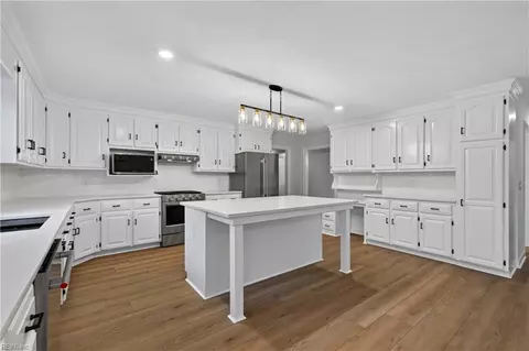 Kitchen - 4516 Exeter Dr, Suffolk, VA 23434 photo 4 of 5