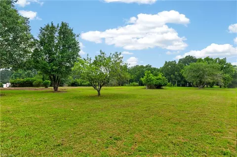 Exterior - 4516 Exeter Dr, Suffolk, VA 23434 photo 7 of 9