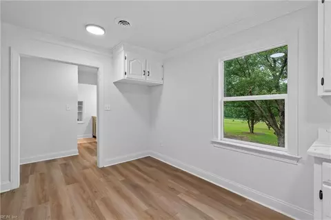 Entry Way - 4516 Exeter Dr, Suffolk, VA 23434 photo 2 of 3