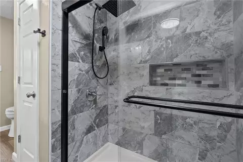 Bath - 48 Cornwall Ter, Hampton, VA 23666 photo 1 of 2