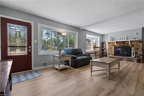 Living - 48 Cornwall Ter, Hampton, VA 23666 photo 1 of 6