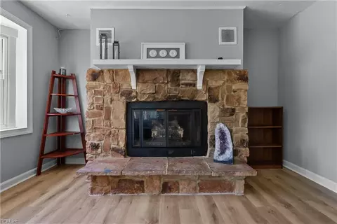 Living - 48 Cornwall Ter, Hampton, VA 23666 photo 2 of 6