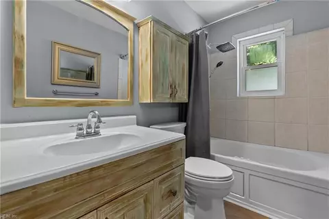 Bath - 48 Cornwall Ter, Hampton, VA 23666 photo 2 of 2