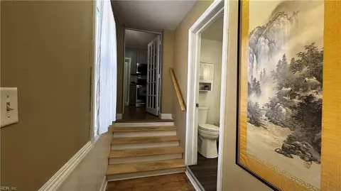 Entry Way - 48 Cornwall Ter, Hampton, VA 23666 photo 4 of 7