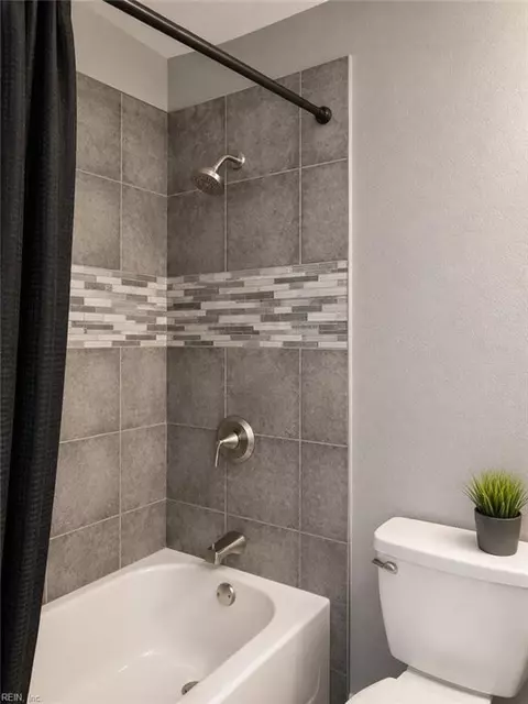 Bath - 239 Libby St, Hampton, VA 23663 photo 3 of 3