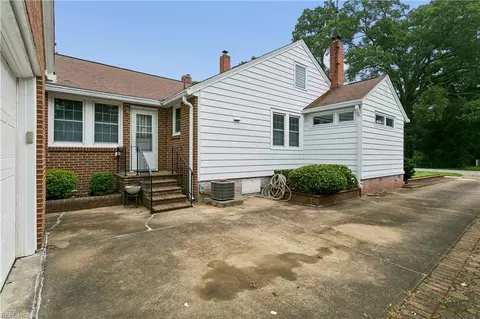 Exterior - 91 Alleghany Rd, Hampton, VA 23661 photo 3 of 9