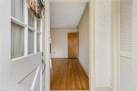Entry Way - 91 Alleghany Rd, Hampton, VA 23661 photo 1 of 3