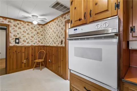 Kitchen - 91 Alleghany Rd, Hampton, VA 23661 photo 2 of 3