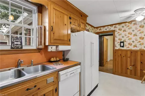Kitchen - 91 Alleghany Rd, Hampton, VA 23661 photo 3 of 3