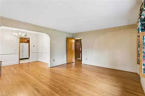 Living - 91 Alleghany Rd, Hampton, VA 23661 photo 4 of 4