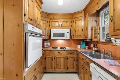 Kitchen - 91 Alleghany Rd, Hampton, VA 23661 photo 1 of 3