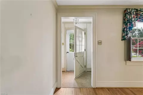 Entry Way - 91 Alleghany Rd, Hampton, VA 23661 photo 2 of 3