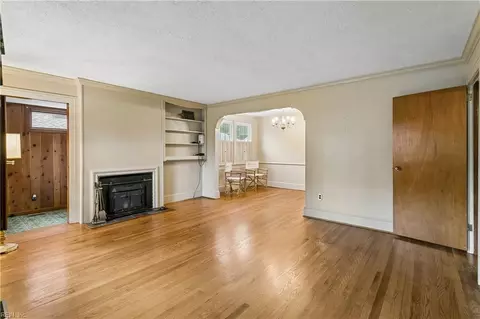 Living - 91 Alleghany Rd, Hampton, VA 23661 photo 1 of 4