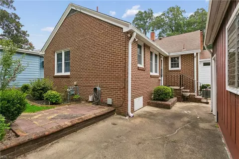 Exterior - 91 Alleghany Rd, Hampton, VA 23661 photo 4 of 9