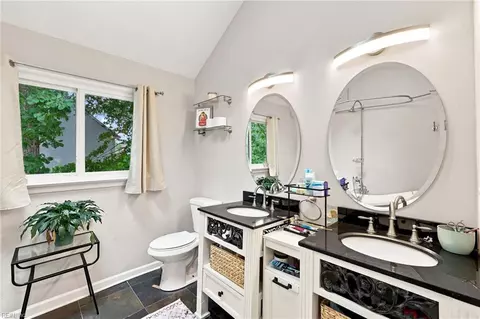 Bath - 7 Copper Kersey Dr, Hampton, VA 23666 photo 2 of 4
