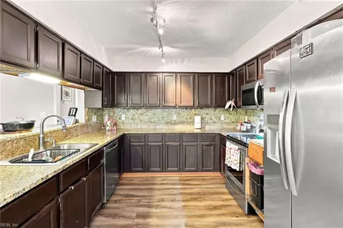 Kitchen - 7 Copper Kersey Dr, Hampton, VA 23666 photo 2 of 4