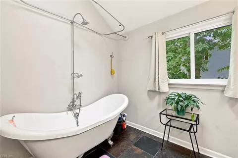 Bath - 7 Copper Kersey Dr, Hampton, VA 23666 photo 3 of 4