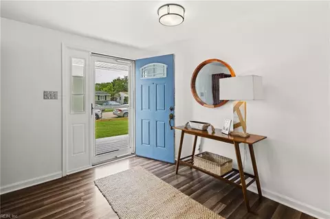 Entry Way - 2215 Rawood Dr, Hampton, VA 23663 photo 2 of 6
