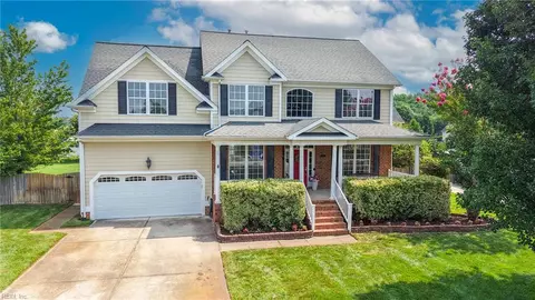 1237 Spruce Ln, Chesapeake, VA 23320
