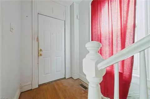Entry Way - 333 Elm Ave, Hampton, VA 23669 photo 1 of 4