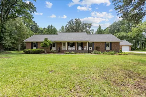 3249 Pioneer Ln, Chesapeake, VA 23323