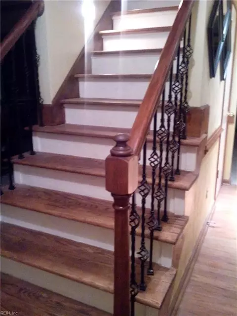 Entry Way - 606 Burton St, Hampton, VA 23666 photo 2 of 2