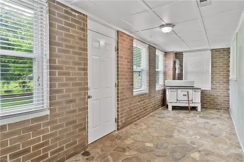 Entry Way - 101 Barcroft Dr, Smithfield, VA 23430 photo 1 of 2