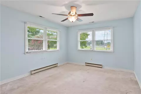Bedroom - 101 Barcroft Dr, Smithfield, VA 23430 photo 3 of 5