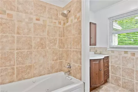 Bath - 101 Barcroft Dr, Smithfield, VA 23430 photo 1 of 1