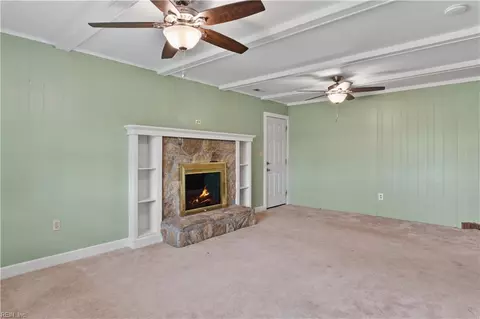 Living - 101 Barcroft Dr, Smithfield, VA 23430 photo 4 of 5