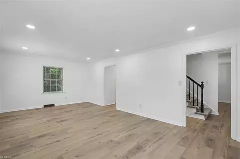 Living - 212 Watkins Dr, Hampton, VA 23669 photo 2 of 8