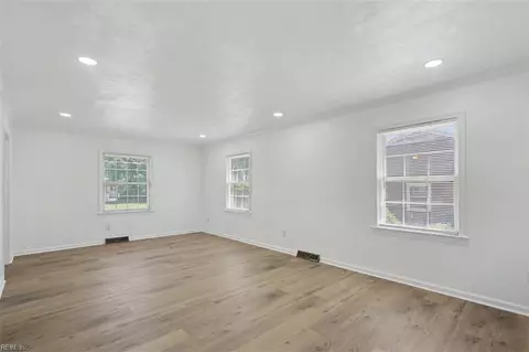 Living - 212 Watkins Dr, Hampton, VA 23669 photo 3 of 8
