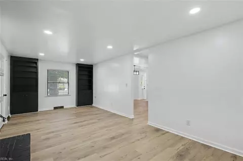 Living - 212 Watkins Dr, Hampton, VA 23669 photo 6 of 8