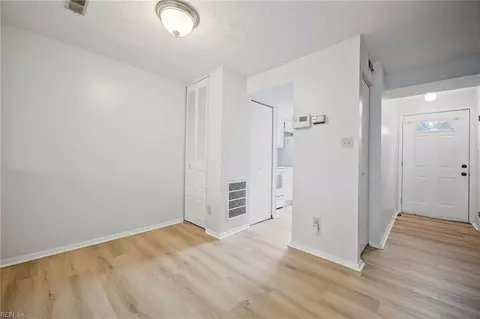 Entry Way - 1314 Peabody Dr, Hampton, VA 23666 photo 1 of 1