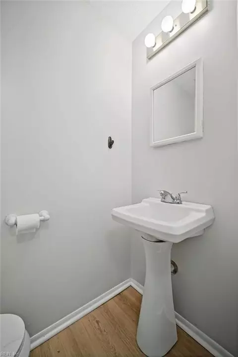 Bath - 1314 Peabody Dr, Hampton, VA 23666 photo 1 of 2