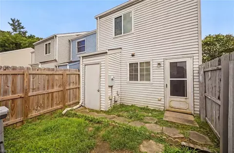 Exterior - 1314 Peabody Dr, Hampton, VA 23666 photo 2 of 2