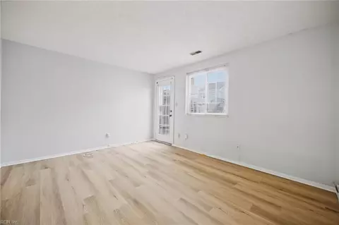 Living - 1314 Peabody Dr, Hampton, VA 23666 photo 2 of 2