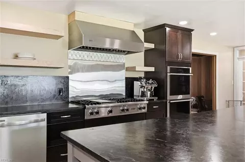 2105 Sterling Point Dr, Portsmouth, VA 23703
