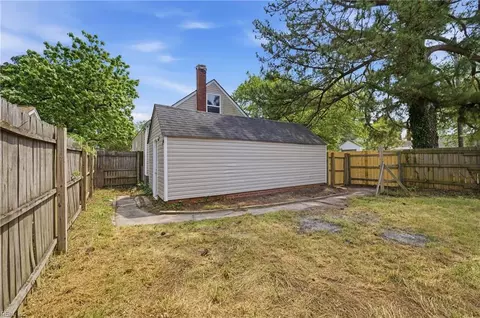 Exterior - 2801 Dunkirk Ave, Norfolk, VA 23509 photo 7 of 9