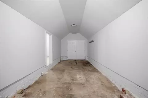 Entry Way - 2801 Dunkirk Ave, Norfolk, VA 23509 photo 3 of 4