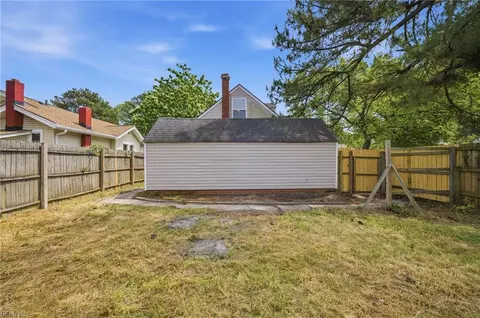 Exterior - 2801 Dunkirk Ave, Norfolk, VA 23509 photo 8 of 9