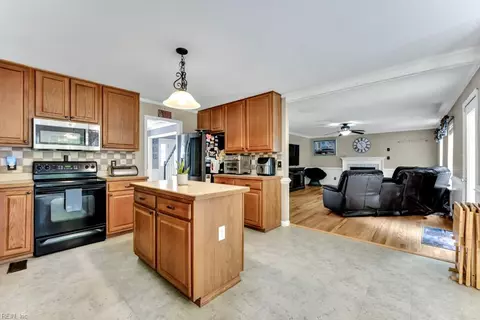 Kitchen - 963 Speight Lyons Loop, Chesapeake, VA 23322 photo 3 of 4