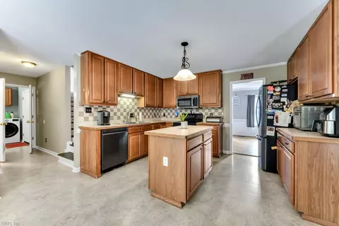 Kitchen - 963 Speight Lyons Loop, Chesapeake, VA 23322 photo 2 of 4