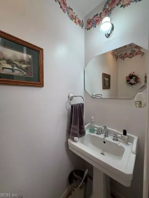 Bath - 15 Beach Rd, Hampton, VA 23664 photo 1 of 5