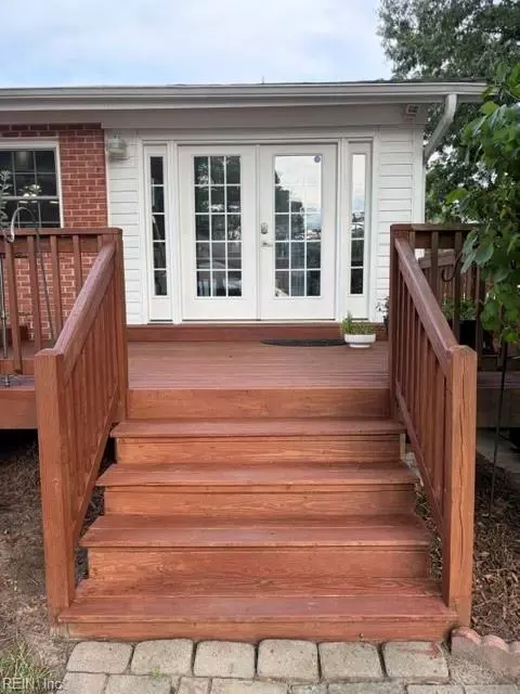 Exterior - 15 Beach Rd, Hampton, VA 23664 photo 6 of 7