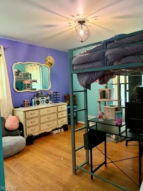 Bedroom - 15 Beach Rd, Hampton, VA 23664 photo 2 of 5